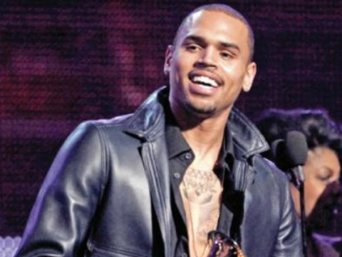 Chris Brown preso unos minutos