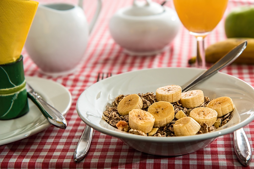 Qué alimentos debes incluir en el desayuno si tienes colitis