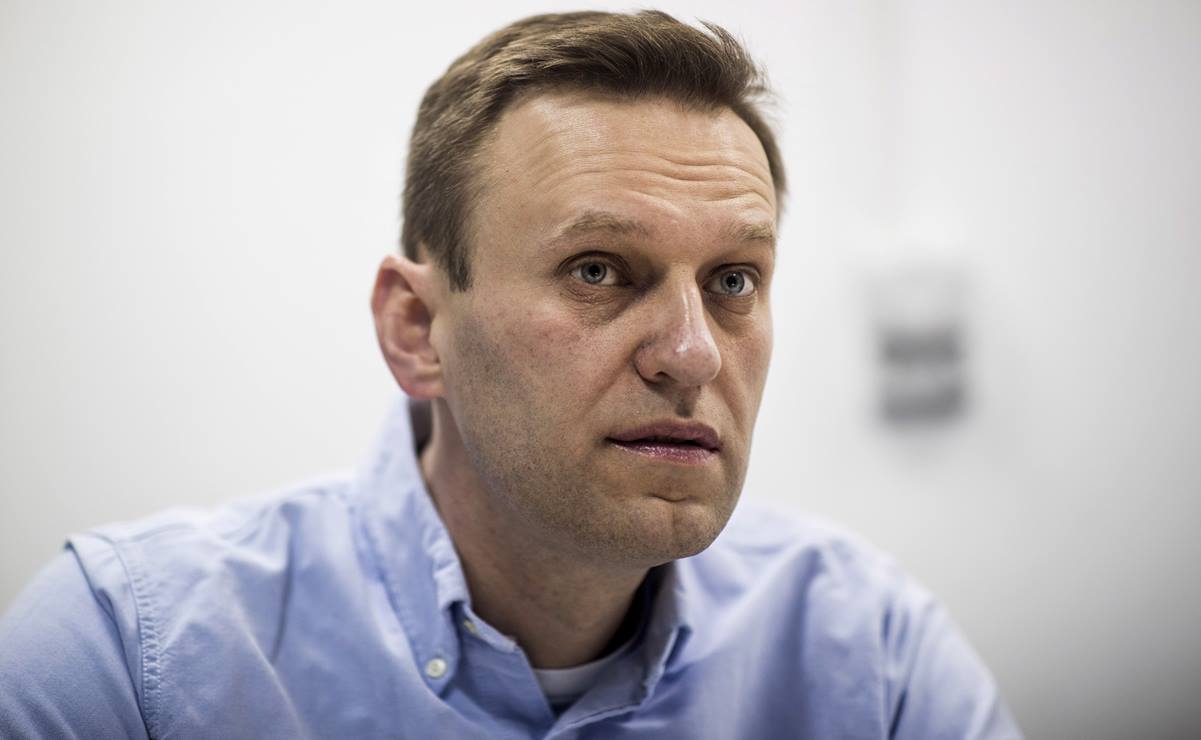 Líder opositor ruso Alexéi Navalni sale del coma artificial