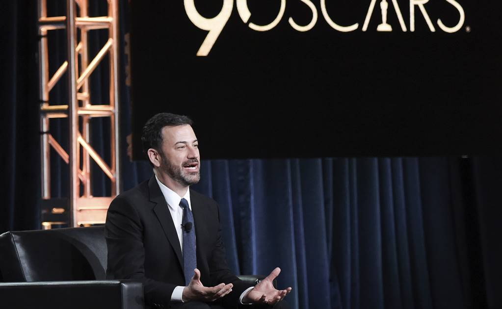 Jimmy Kimmel bromea acerca de los sobres en los Oscar