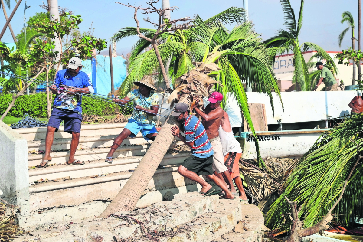 Restauranteros y pescadores aceleran limpieza de playas