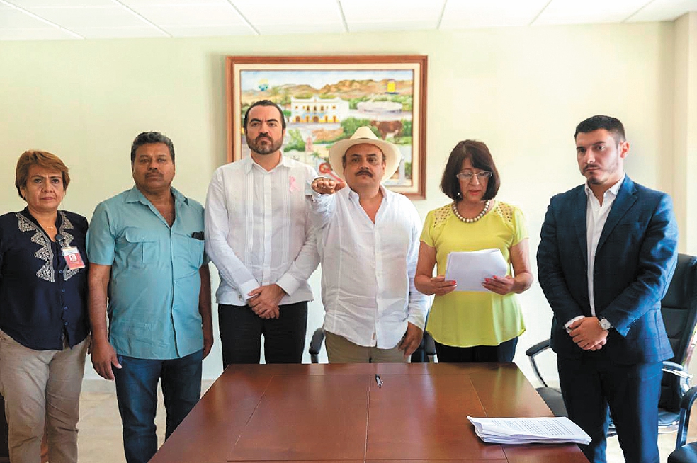 Rinde protesta Ramiro Iturbe como alcalde de Amacuzac