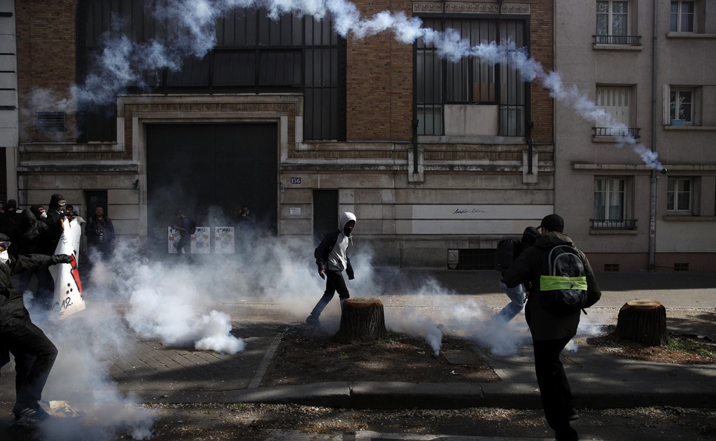 Reportan enfrentamiento en Francia en protestas en el Día del Trabajo
