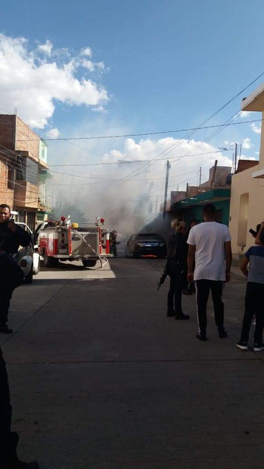 Sujetos armados asesinan a mujer, hieren a niño e incendian auto en Zacatecas