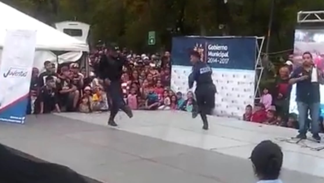 Policías bailan a ritmo de cumbia en Saltillo