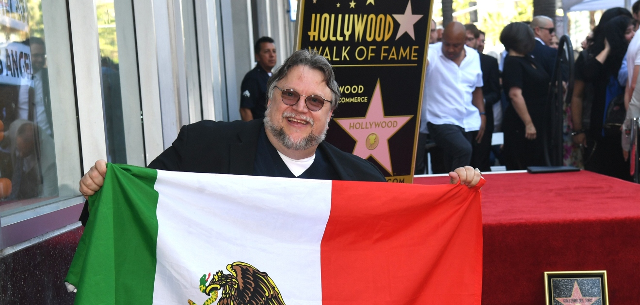Guillermo del Toro devela su estrella en el Paseo de la Fama de Hollywood
