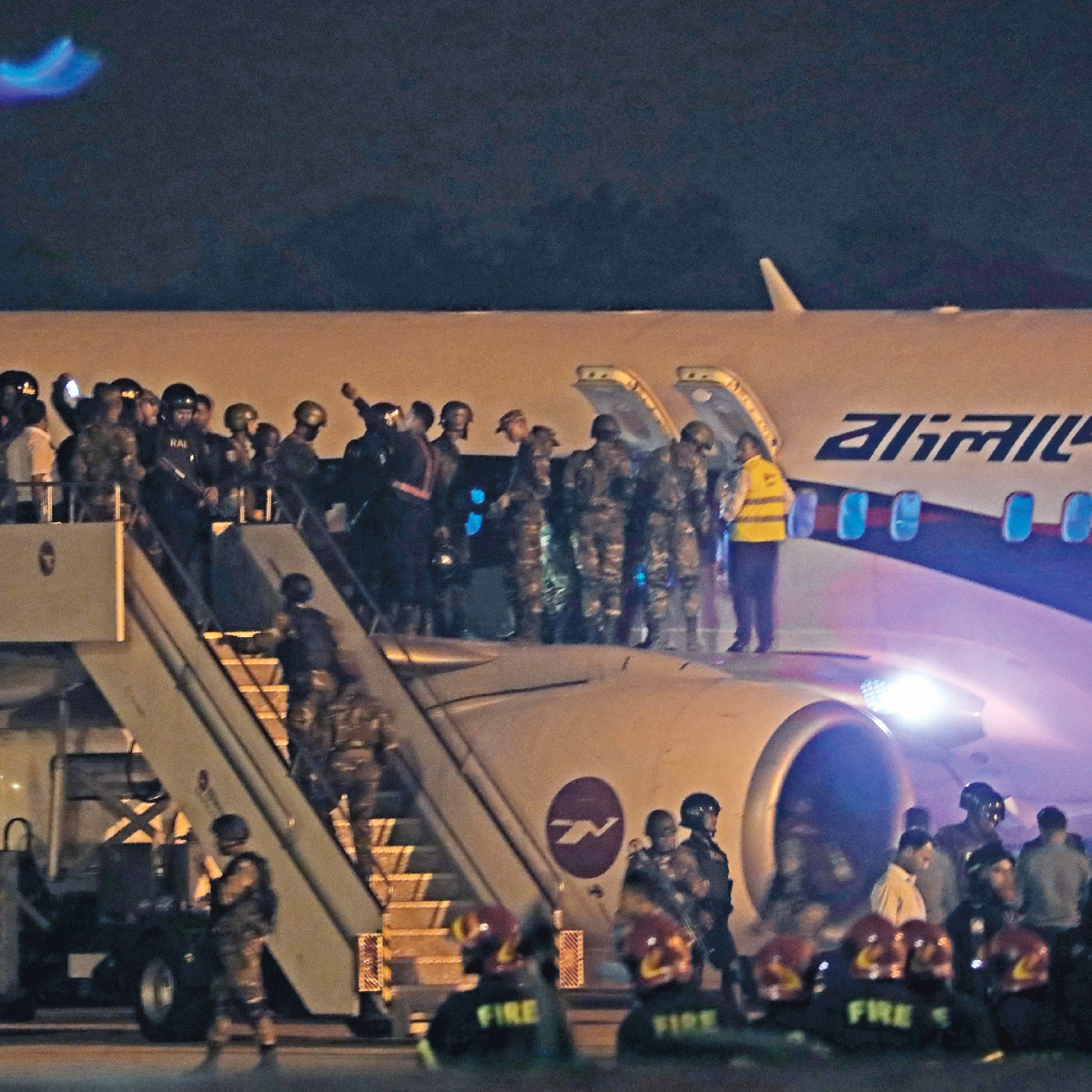 Frustran secuestro de vuelo en Bangladesh