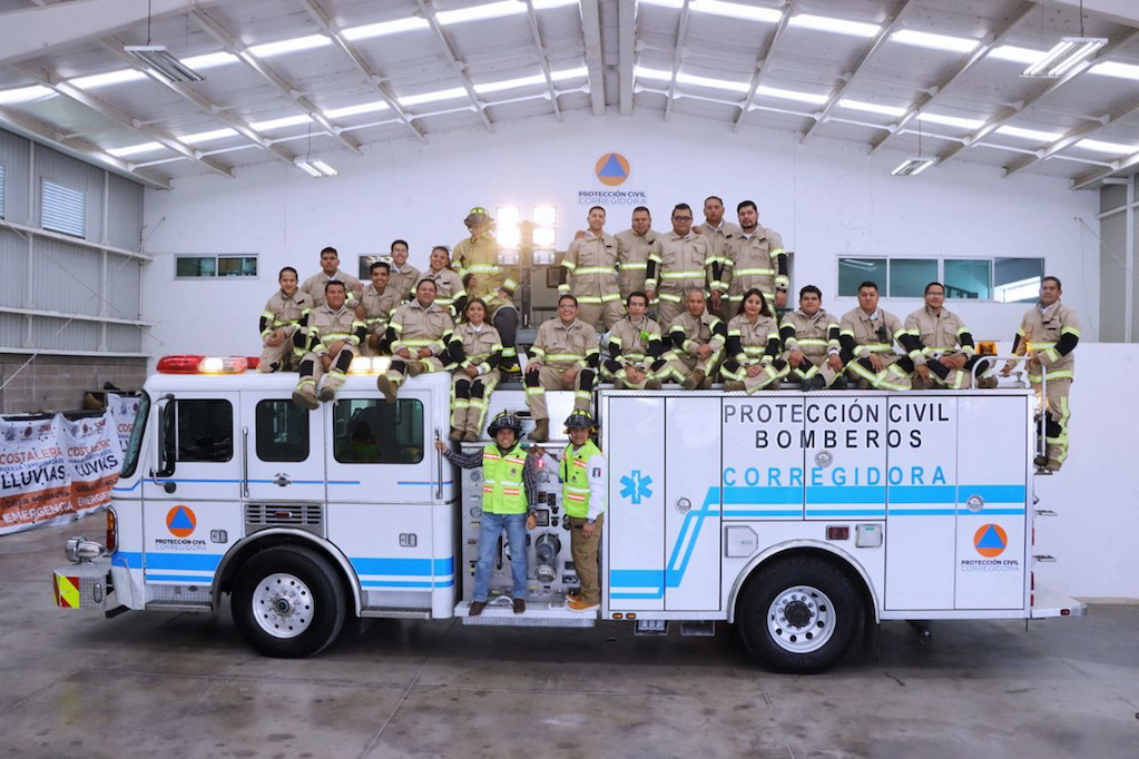 Estrenan camión de bomberos en Corregidora 