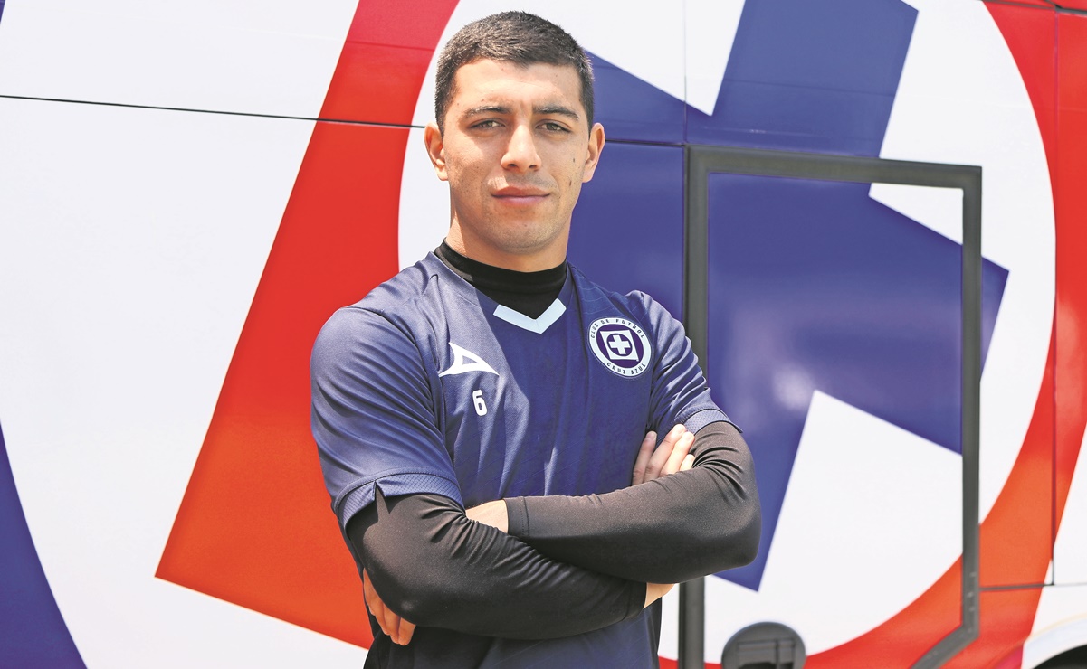 En posible intercambio con las Chivas, Cruz Azul ofrece a Erik Lira