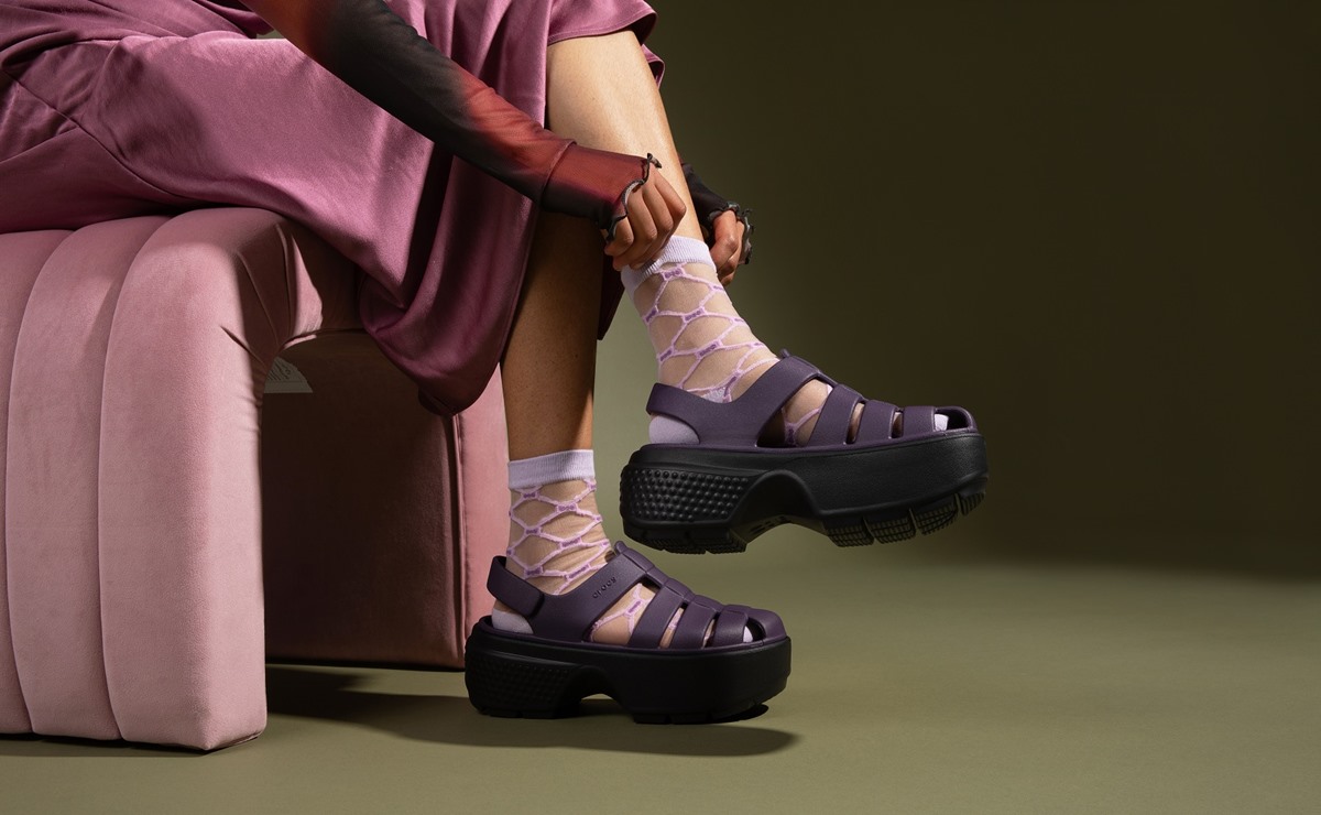 Dark Romance, la nueva colección de Crocs con estética gótica