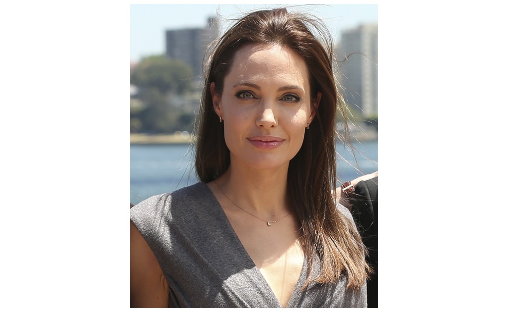 ¿Angelina Jolie esconde nuevo romance?
