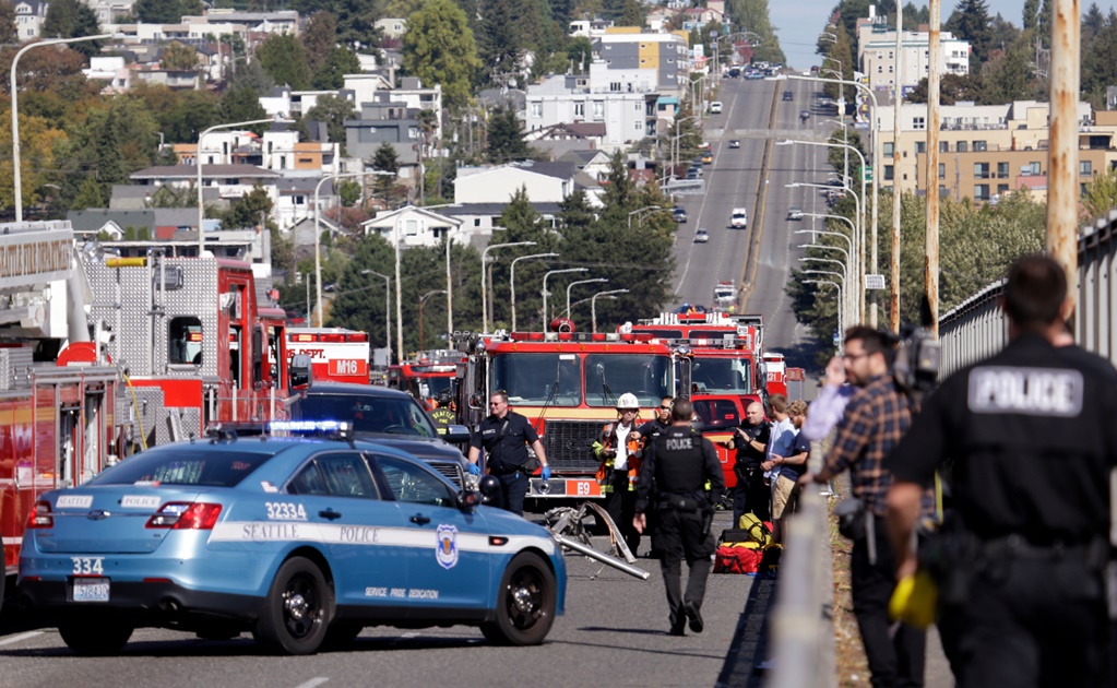 Suman 4 muertos y 12 heridos por choque en Seattle