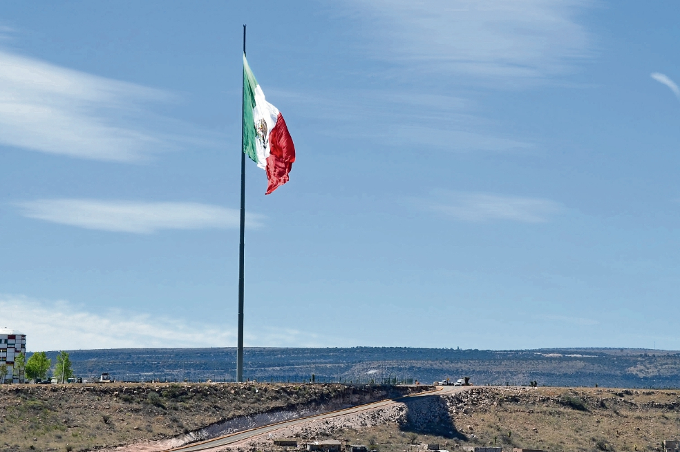 Cuando el viento venció a la bandera monumental de Durango