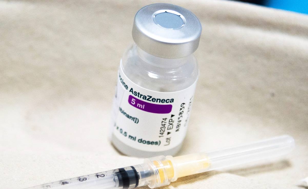 Reino Unido detecta 30 casos de trombos tras vacuna de AstraZeneca, pero minimiza riesgo