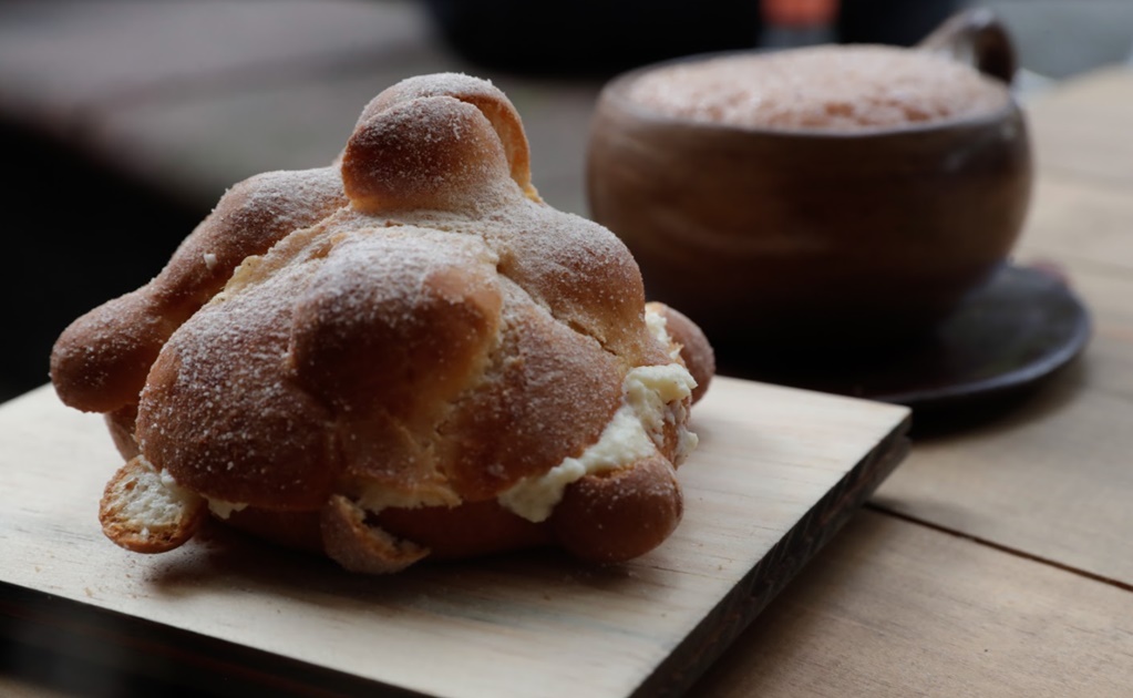 Pan de muerto, bread of the dead