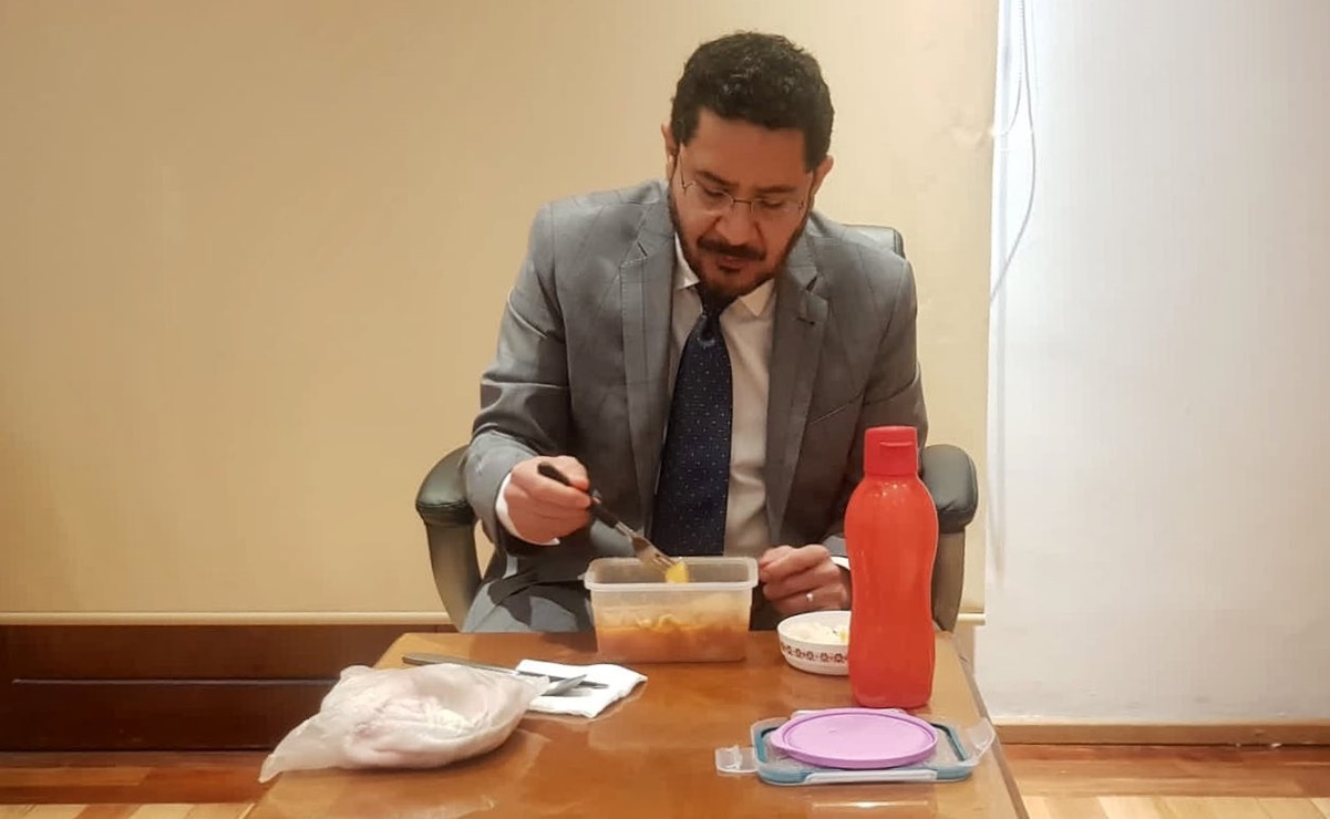 Martí Batres destaca tradición de llevar alimentos en contenedores de plástico al trabajo