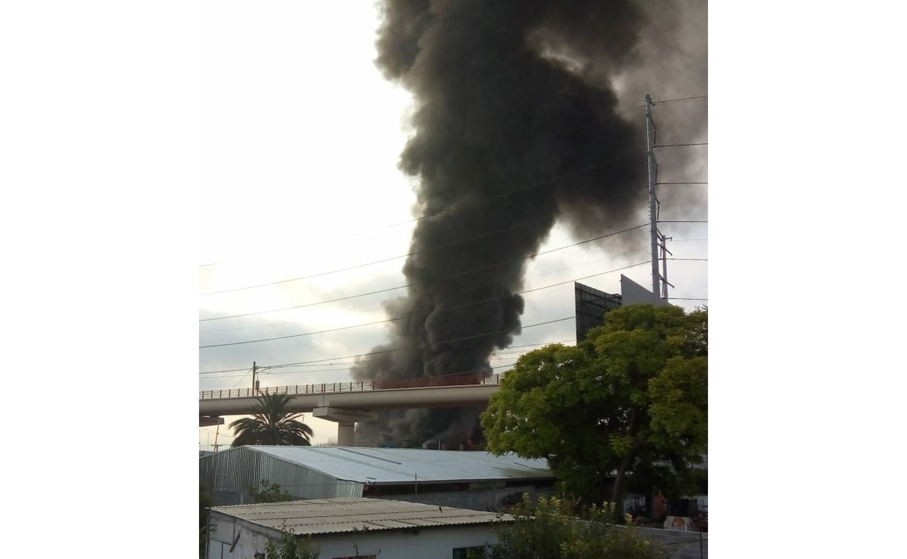 Desalojan fábrica de aluminio en Nuevo León por incendio