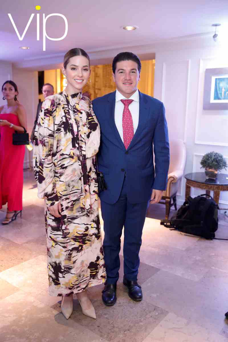 Mariana Rodríguez y Samuel García disfrutan del Ballet de Monterrey