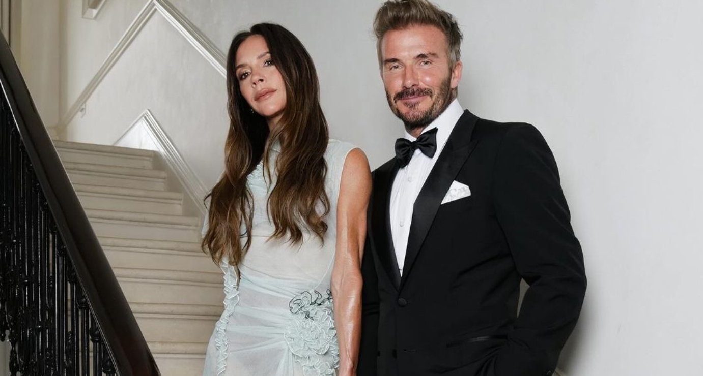 Victoria Beckham sale en hombros de David tras increíble festejo por sus 50 años