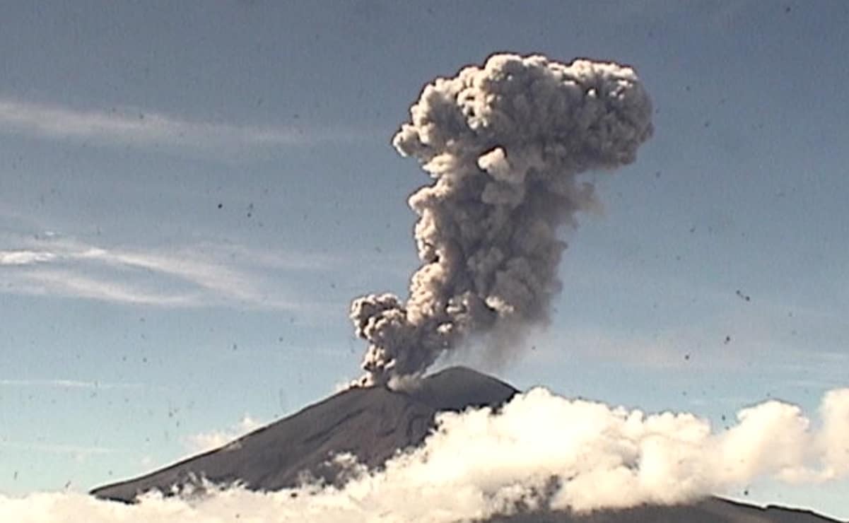 Popocatépetl registra nueva explosión; reportan caída de ceniza 