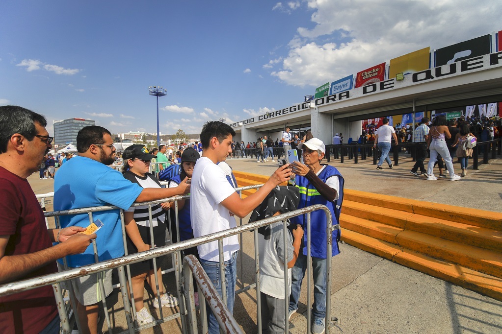 "Líos para ingresar al estadio se deben al público", dice empresa encargada del Fan ID 