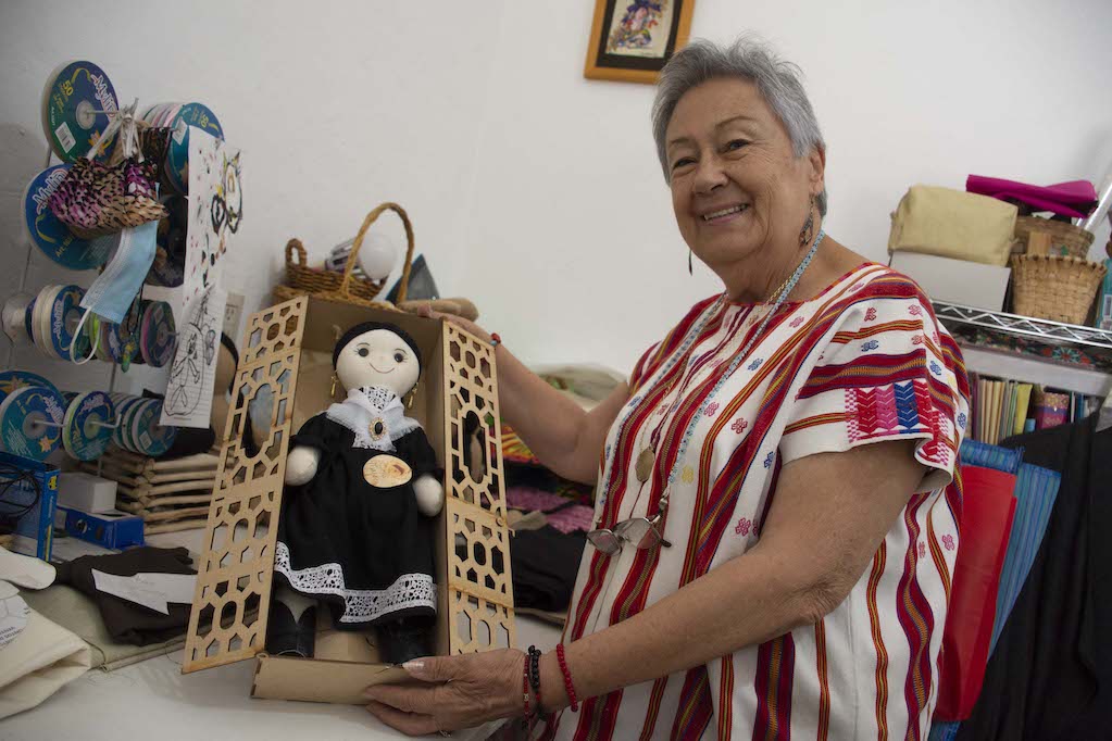 Desde la cárcel, elaboran muñeca en honor a Josefa Ortiz de Domínguez 