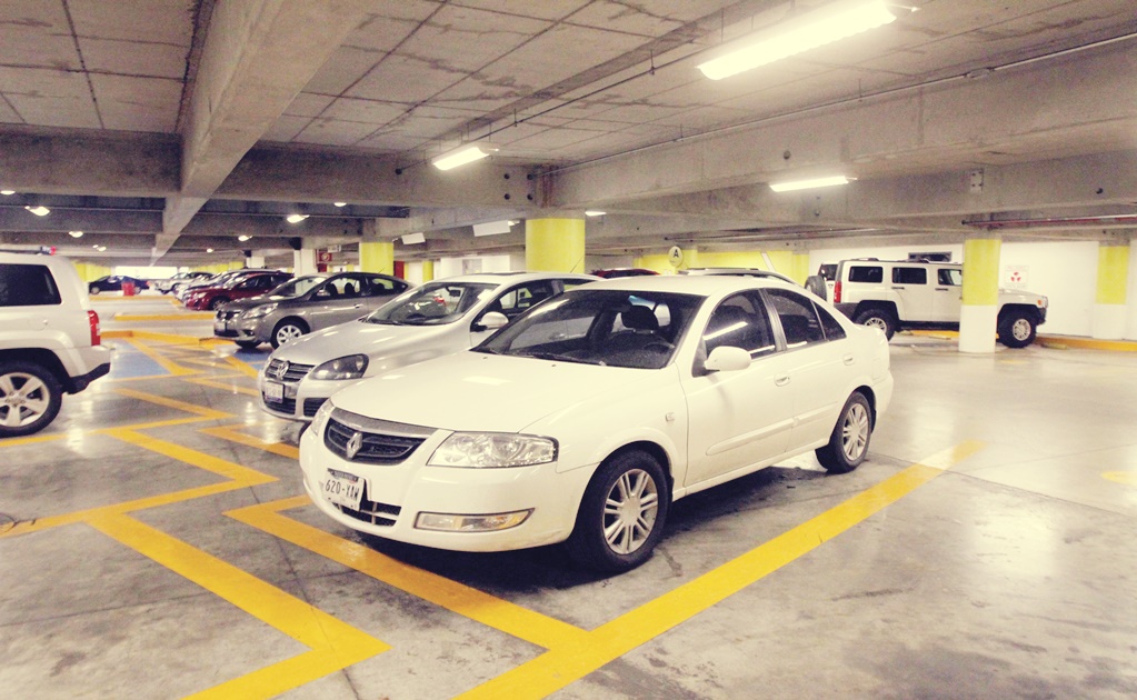 PRI busca prohibir cobro de estacionamiento en escuelas 