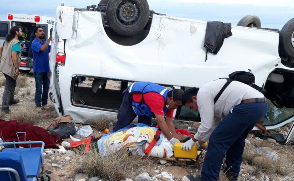 Caravana de "Marichuy" sufre accidente en BCS; la reportan estable