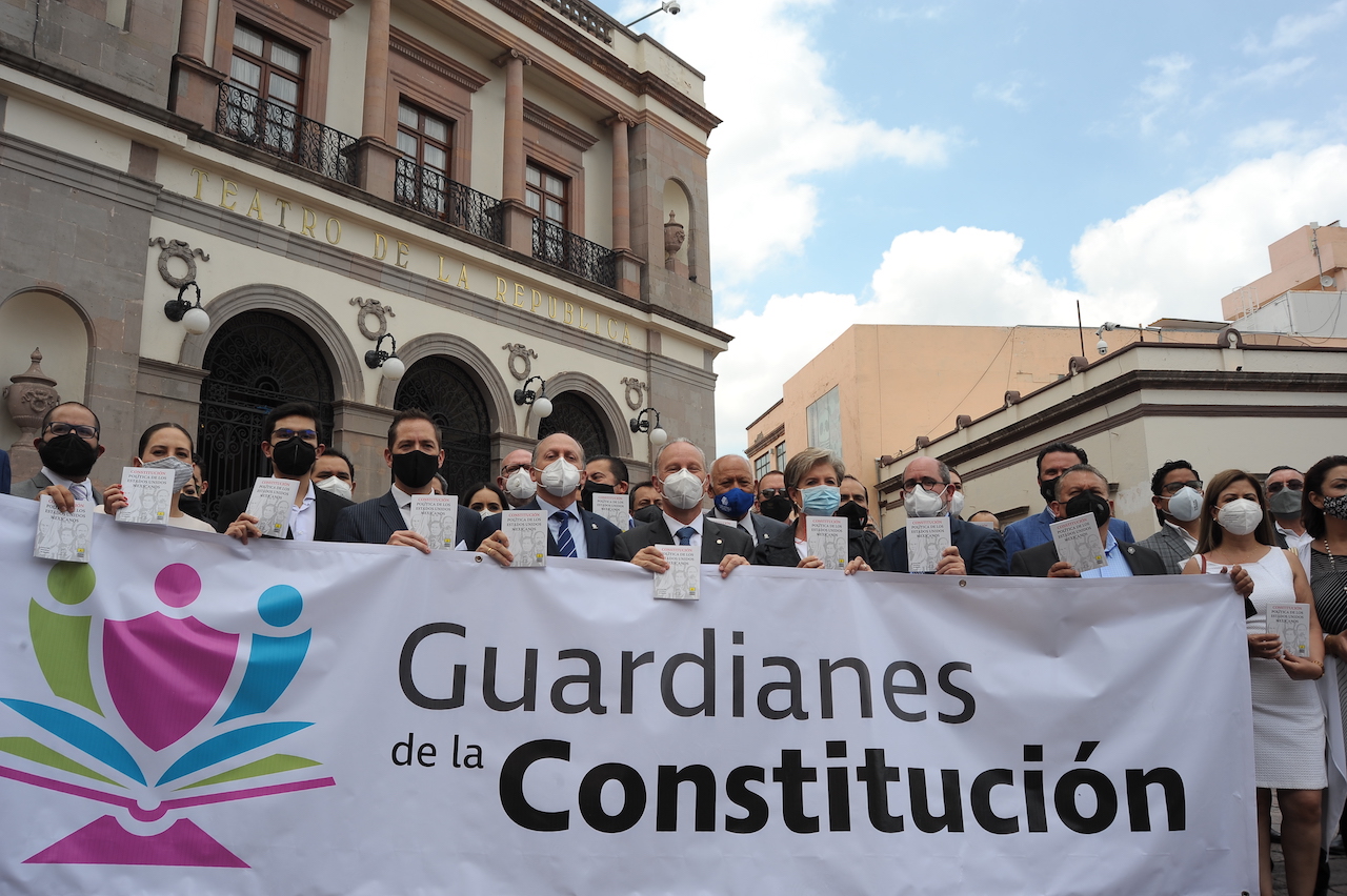 Empresarios de Coparmex se unen para defender la Constitución 