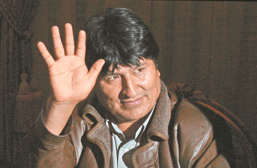 CNTE Michoacán da la bienvenida a Evo Morales a México