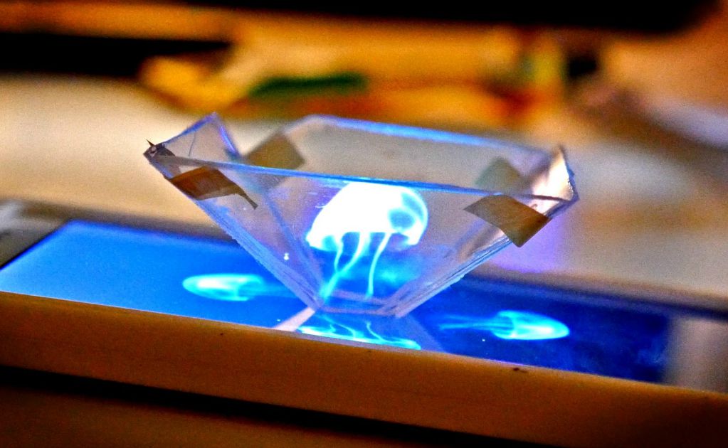 Convierte tu smartphone en un proyector de hologramas