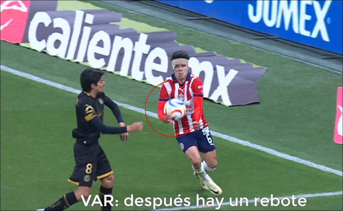 Comisión de Árbitros explica por qué invalidaron el gol de Chivas contra Toluca 