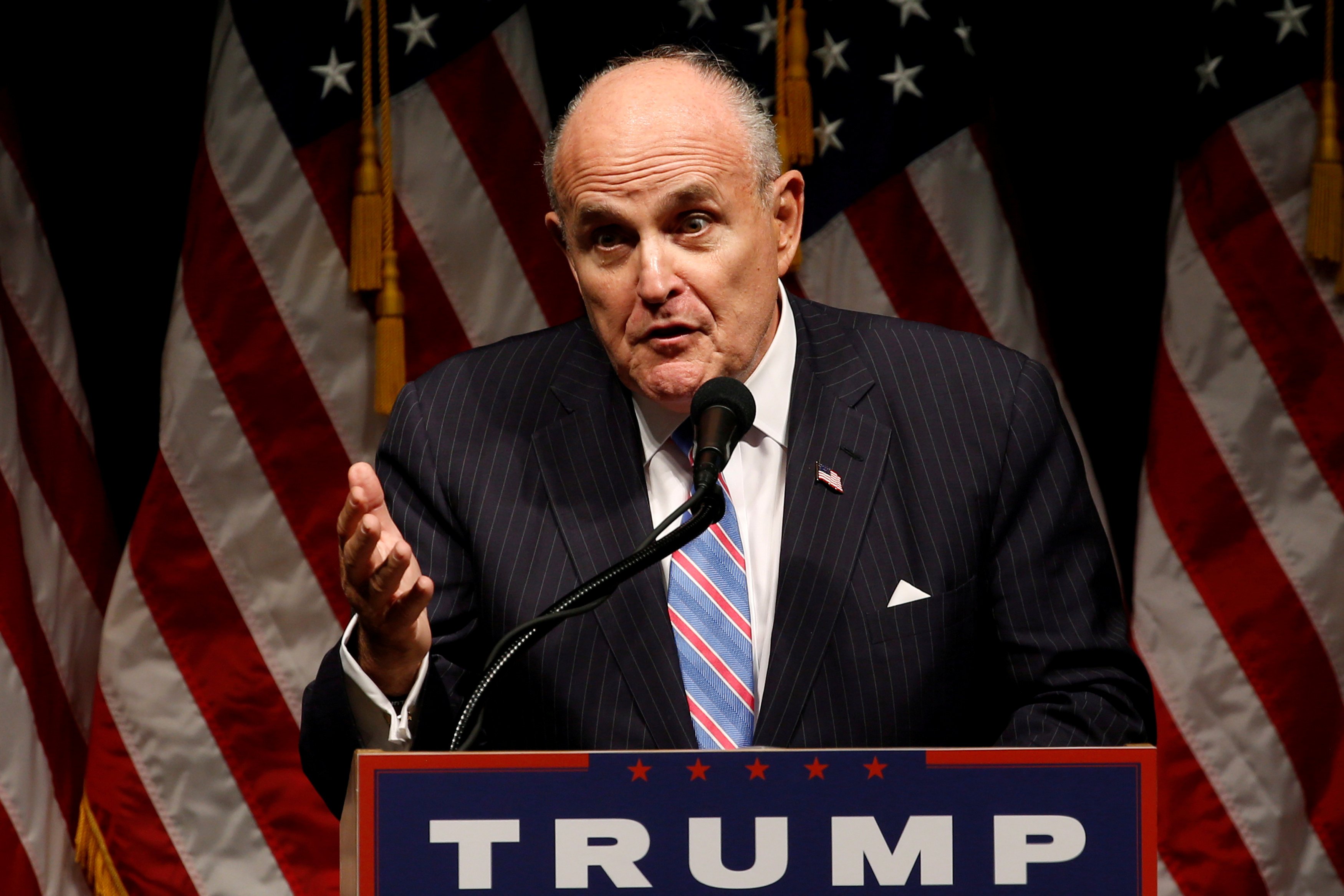 Giuliani se retira de lista de candidatos para futuro equipo de Trump