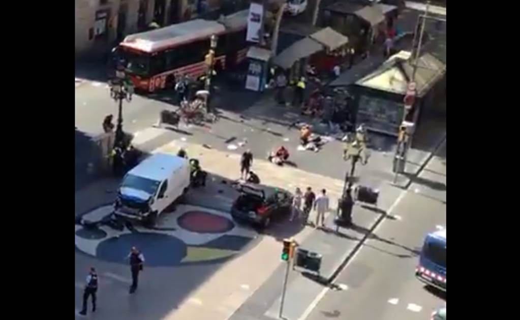 Furgoneta atropella a varias personas en centro de Barcelona