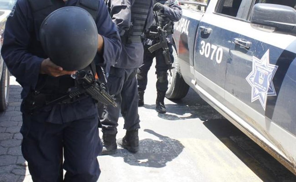 Juez procesa a policía estatal por abuso de autoridad contra periodista en Cozumel