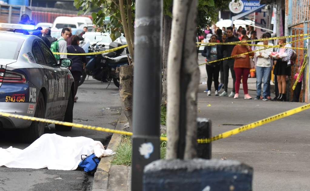 Bala perdida mata a mujer que esperaba el camión en Avenida Central
