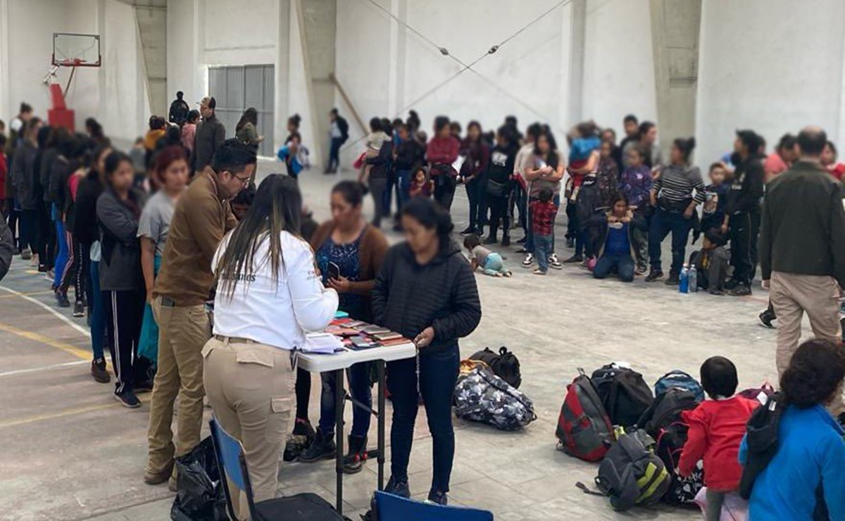 Localizan a 226 migrantes en la caja de un tractocamión en Coahuila