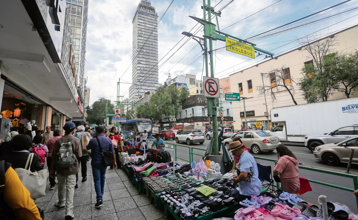 Proliferan comerciantes informales en Eje Central