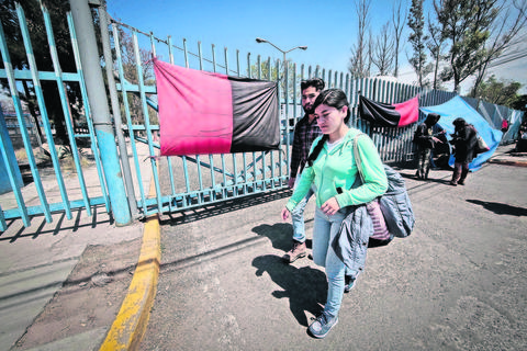 UAQ pide privilegiar desempeño laboral