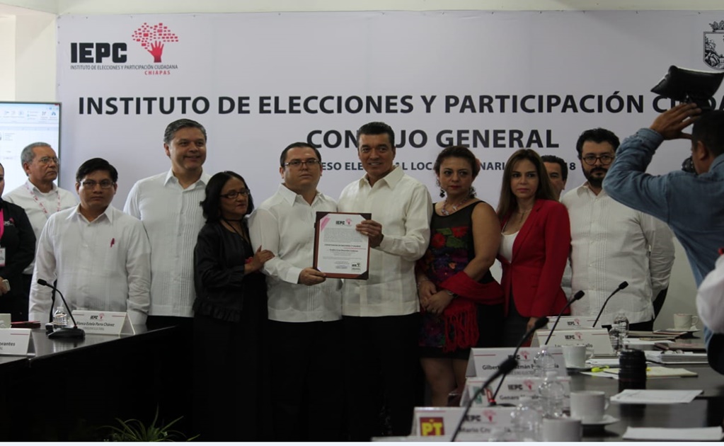 Recibe Rutilio Escandón constancia de gobernador electo de Chiapas