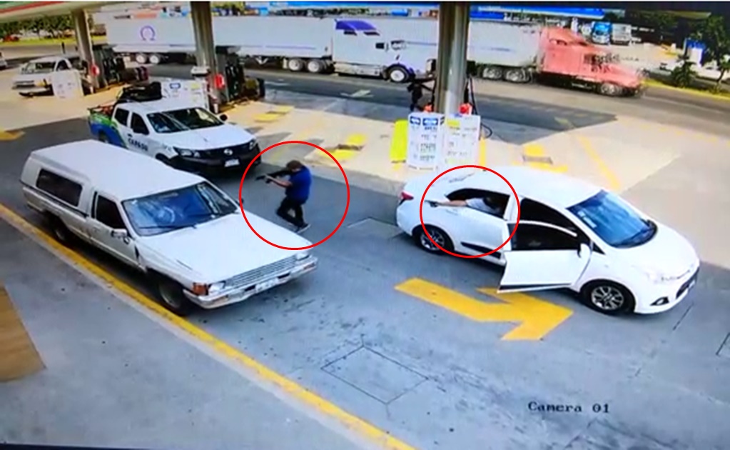 Captan en video asesinato de hombre en gasolinera de Uruapan