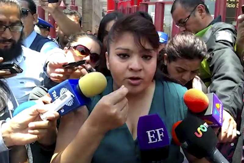 Demanda Nestora Salgado a Meade por daño moral tras acusarla de secuestradora