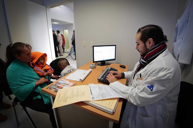 Plantean que los centros de salud den servicio las  24  hrs.