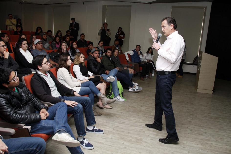 Impulsando a jóvenes emprendedores