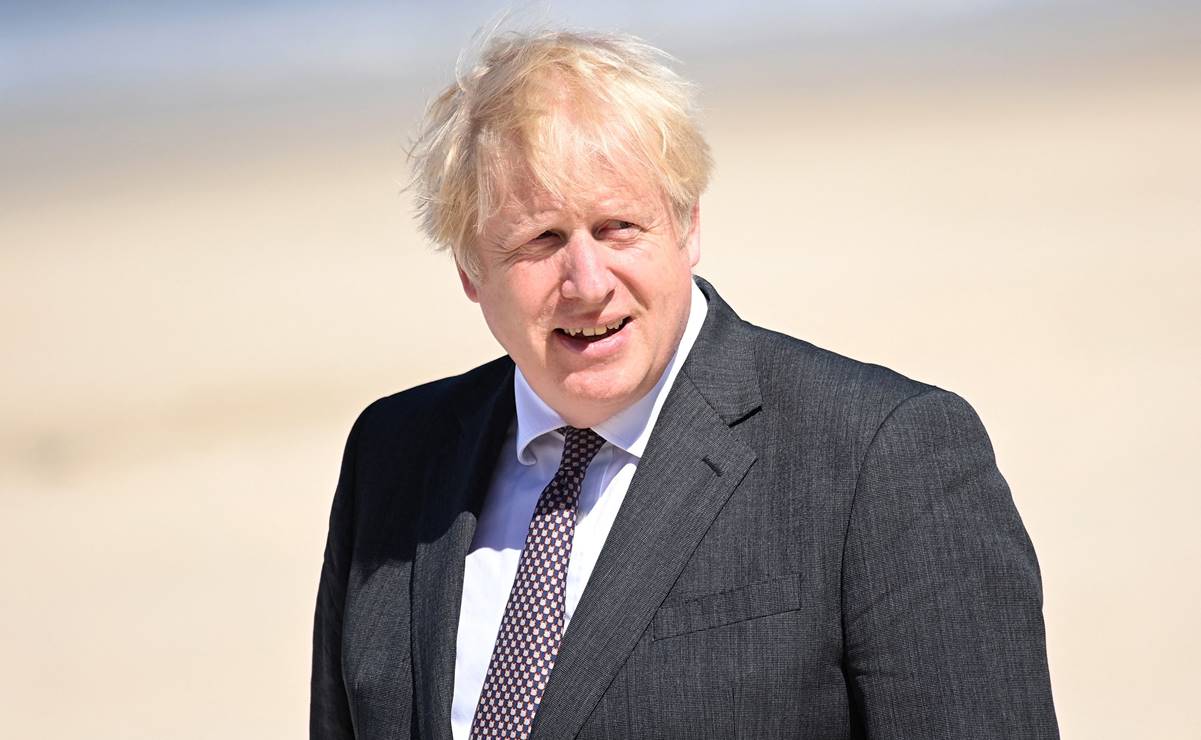 Boris Johnson ve "muy preocupante" el avance de la variante Delta de Covid-19