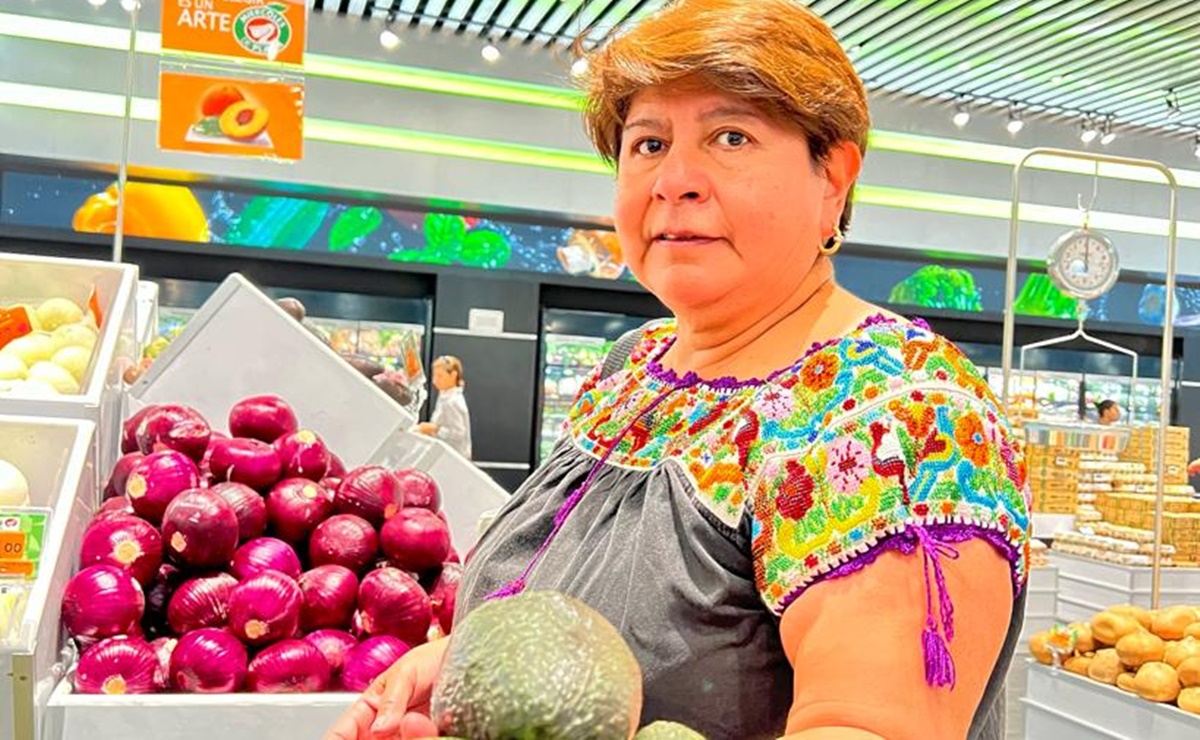 "Abue Angie": la tiktoker que enseña cómo escoger frutas y verduras en el mercado