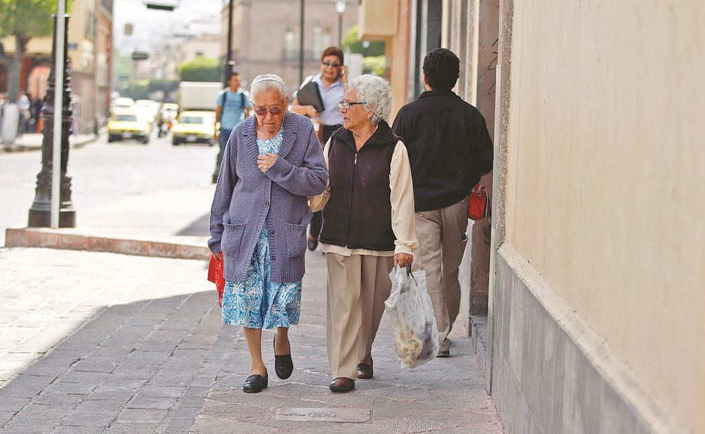 AMLO enviará al Congreso iniciativa de pensión para mujeres de 60 años, propuesta por Claudia Sheinbaum