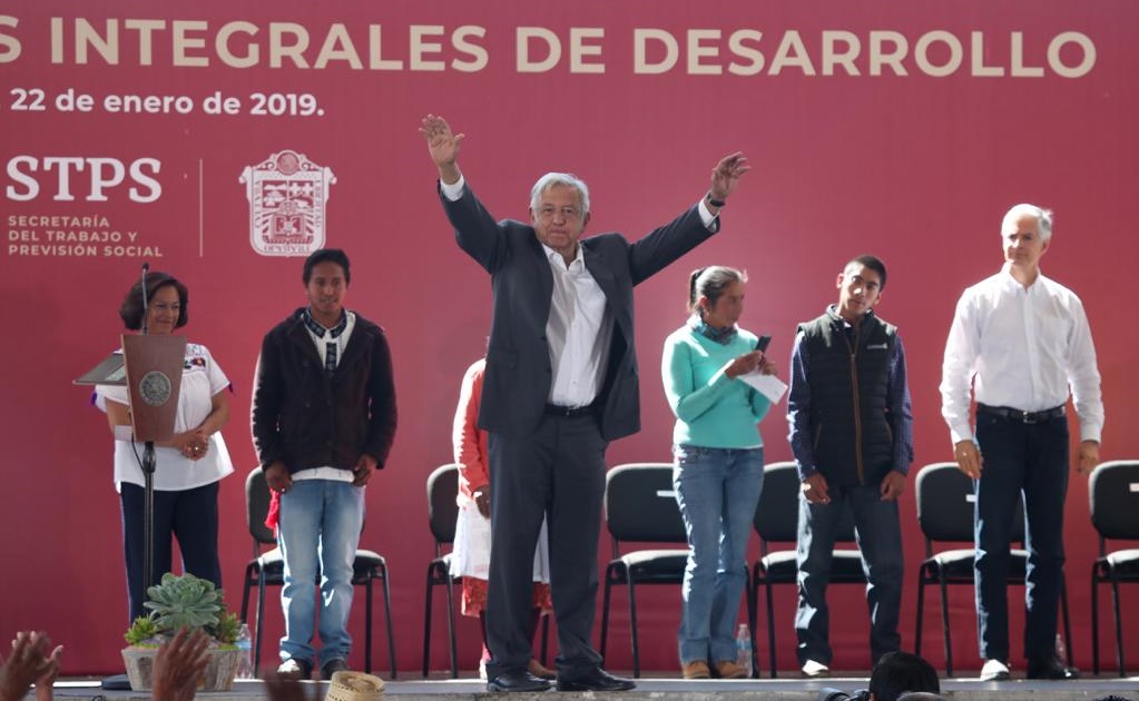 En municipio con huachicol, AMLO advierte peligro por tomas clandestinas