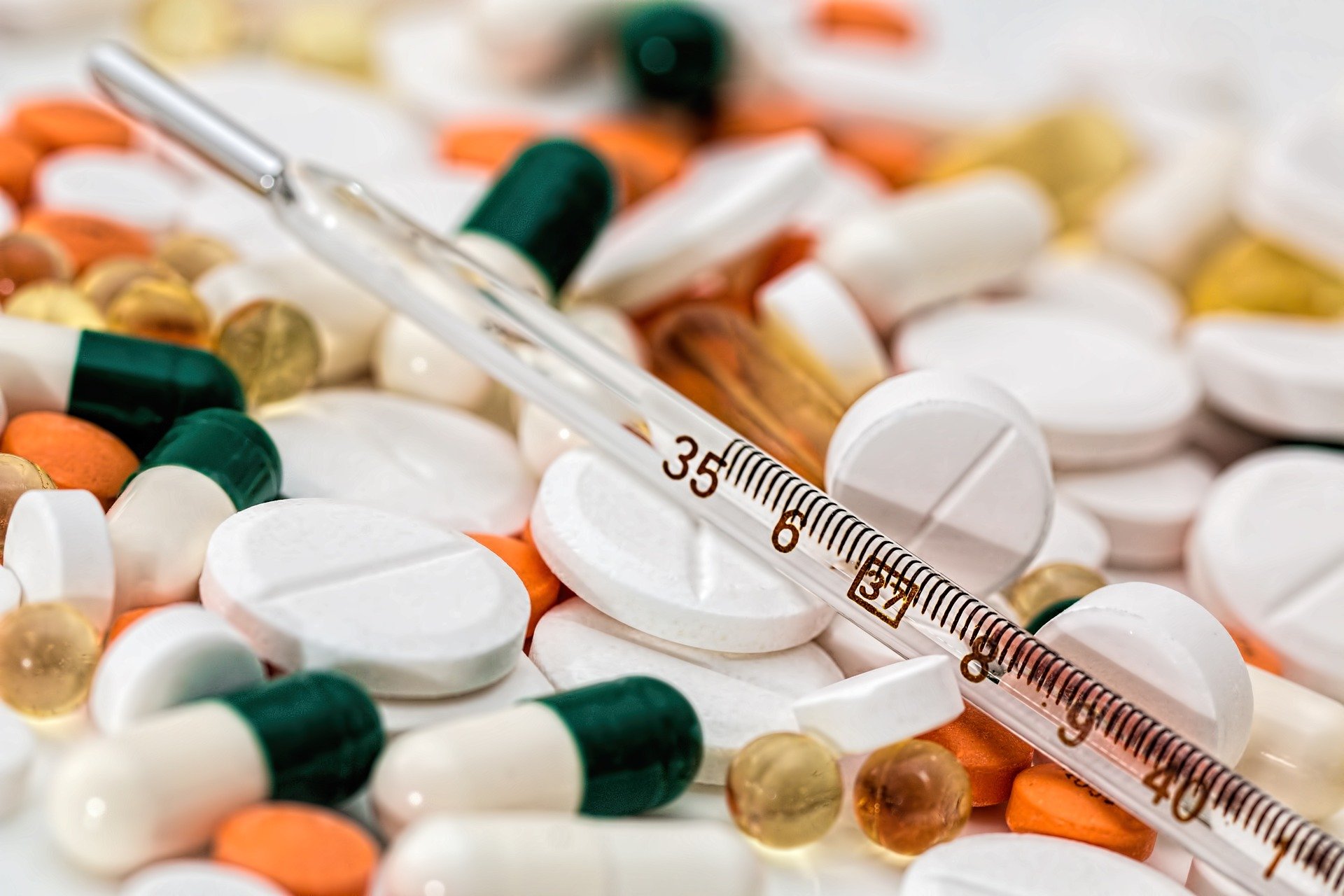 Sube 30% la demanda de medicinas para tratar Covid, dicen farmacias