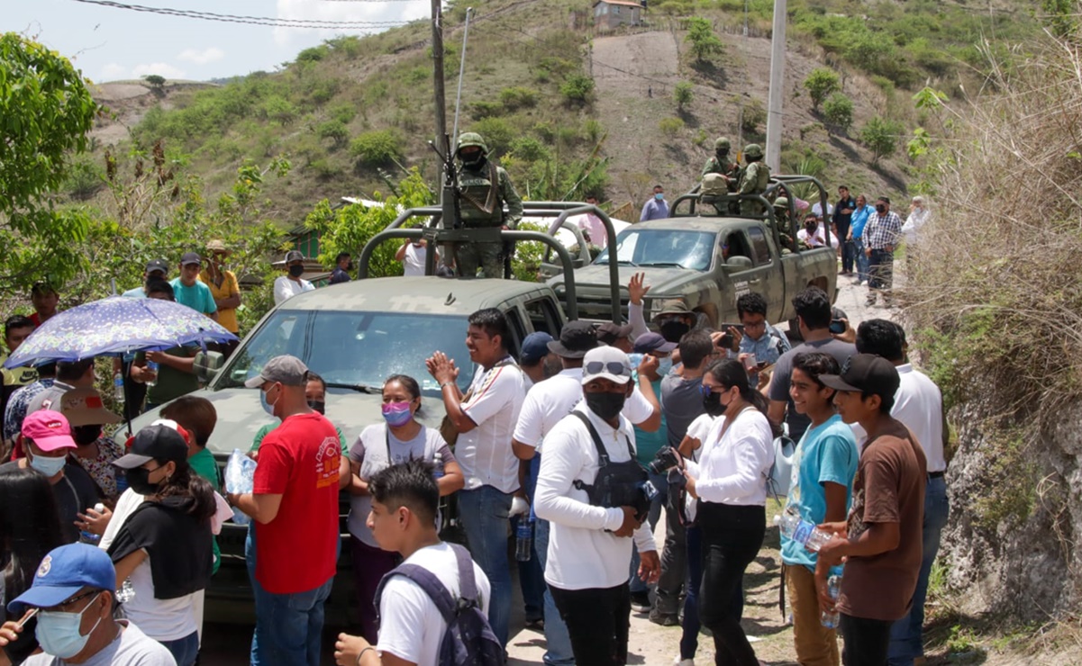 Pobladores retienen a militares y policías estatales en Chilpancingo, Guerrero